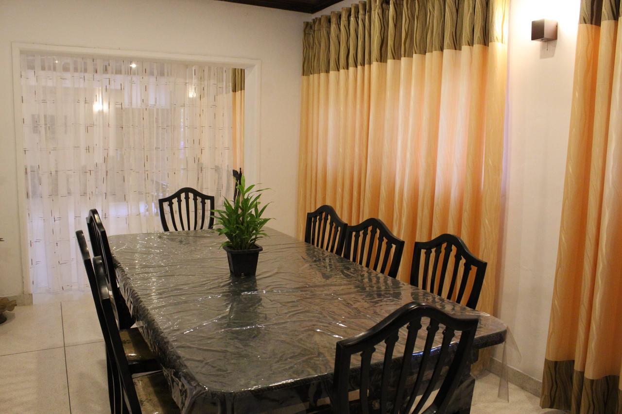 Nirmala Hotel And Restaurant Полоннарува Экстерьер фото
