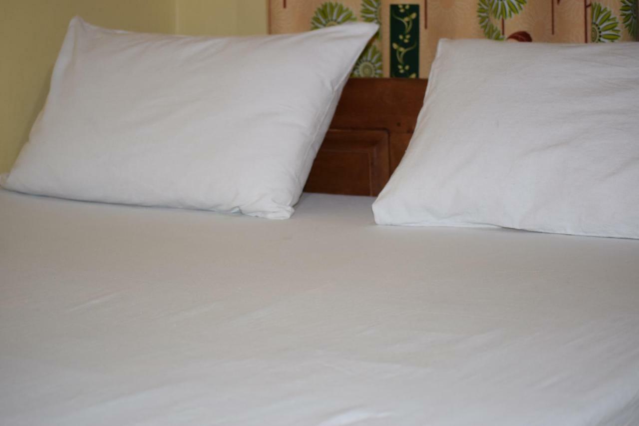 Nirmala Hotel And Restaurant Полоннарува Экстерьер фото