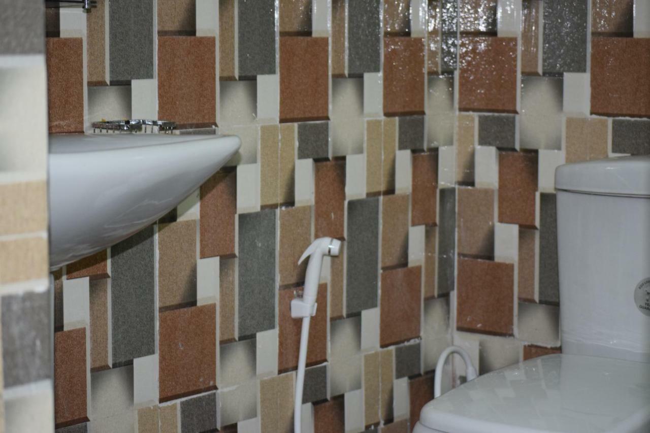 Nirmala Hotel And Restaurant Полоннарува Экстерьер фото